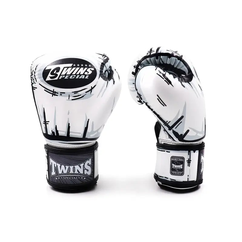 Coffret d'entraînement Muay Thai Twins édition spéciale « BD » : gants et shorts